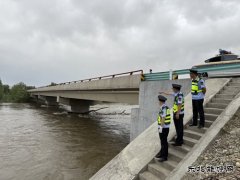 布尔津执法大队“携手爱路护路、共赴美好前路”路政宣传月活动